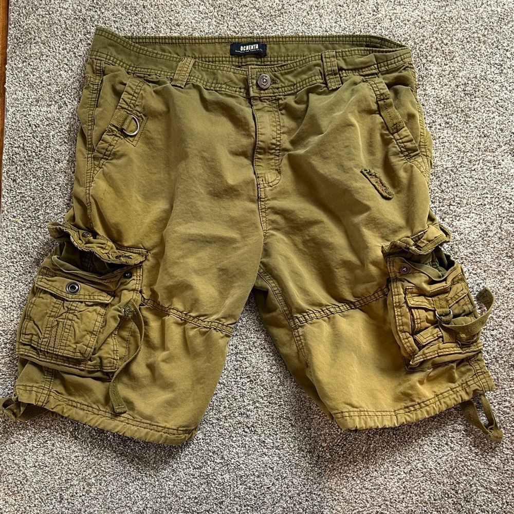 Ochenta Men's Olive Green Cargo Shorts with Multiple Pockets